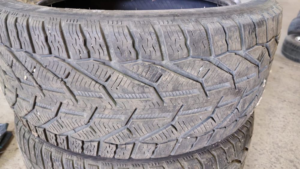 Se vinde anvelope marca Tigar. 275/45/R20.