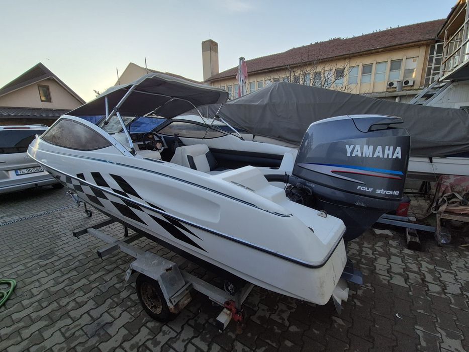 Barca Bayliner Capri 1700 cu motor Yamaha 100CP si peridoc Ellebi 1300