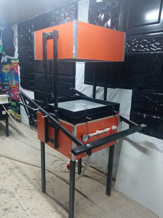 Вакумно формовочный аппарат