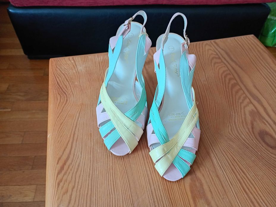 Дамски сандали с ток