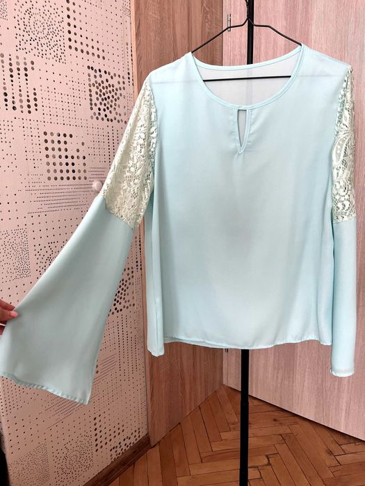 Тюркоазена блуза с бродерия