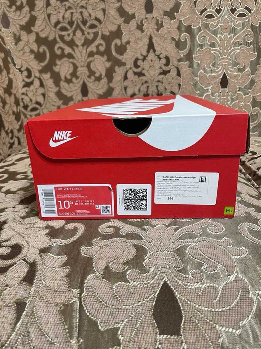 Кроссовки Nike Waffle One. Размер 10.5. Оригинал США. Новые.