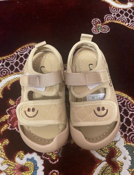 Sandale noi, unisex.