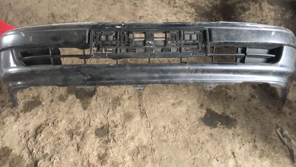 Передний бампер Тойота Карина привозной