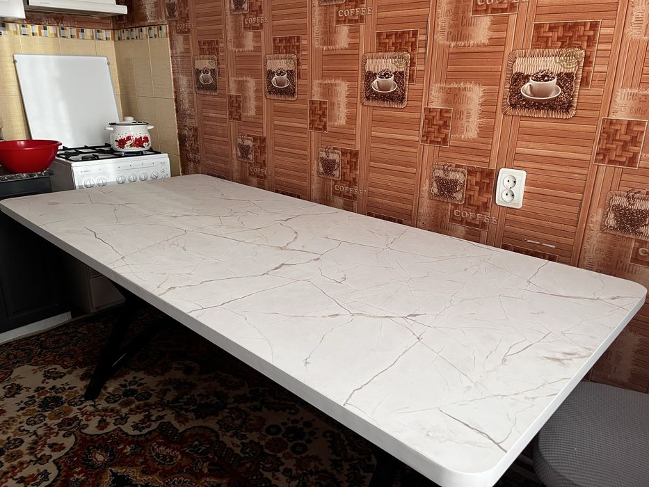 кухонный стол.