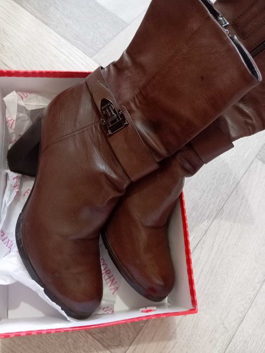 Продаю женскую обувь