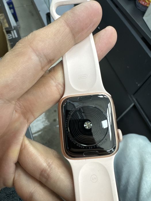 I watch   se   40mm  rose gold