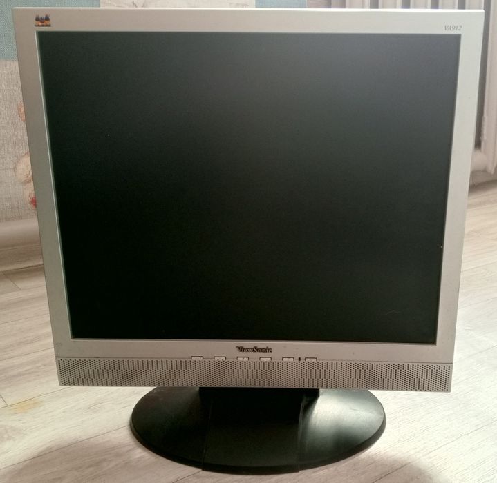 Монитор 19 квадрат