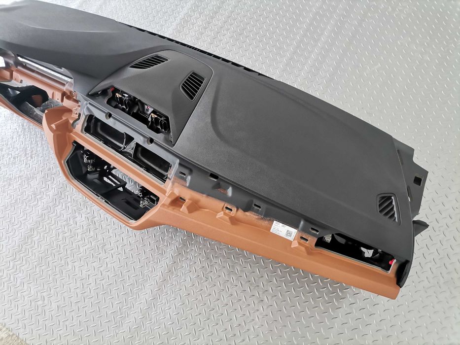 Ново Табло BMW 5 G30 G31 G38 Lci без HUD Cognac гума