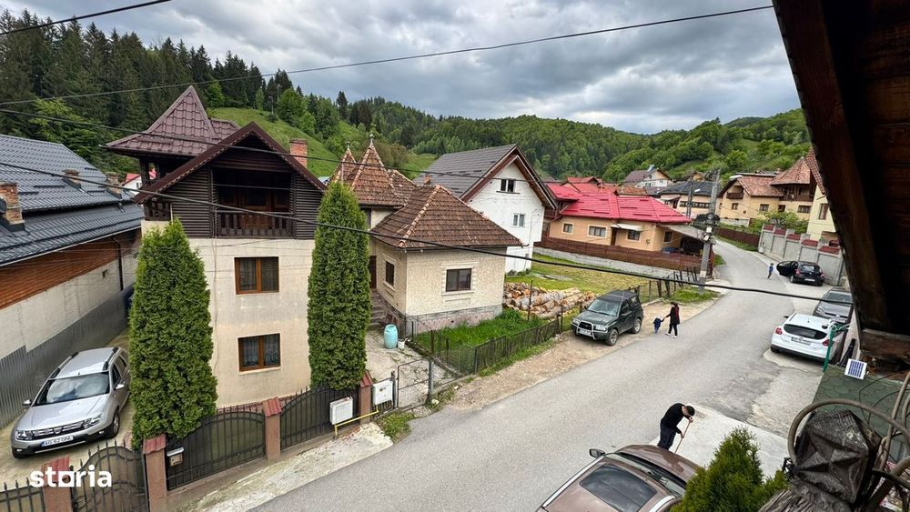 Casă Cu 9 Camere In Rucăr, Teren 1.187 Mp – Potențial Turistic |
