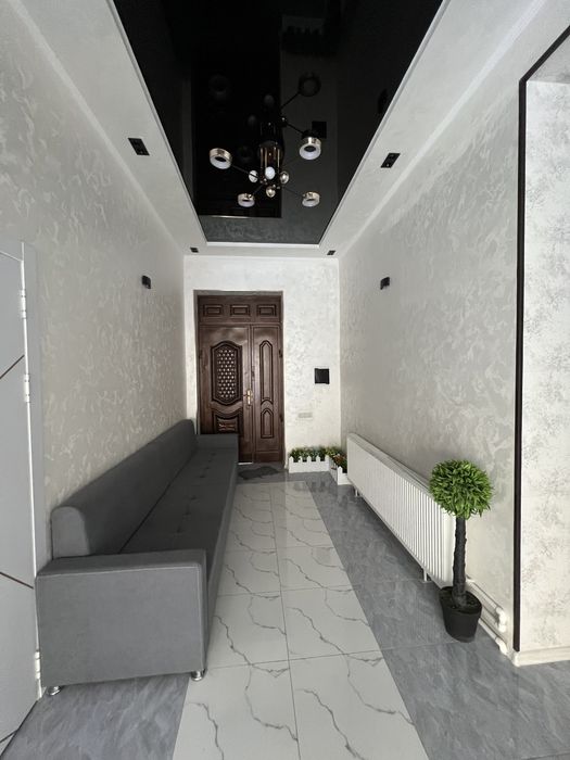 Бино сотилада ичидаги барча  жихозлар билан 240