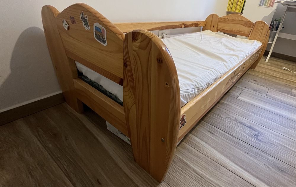 Pat copil Banaby din lemn, 160x70cm cu saltea și husă anti acarieni