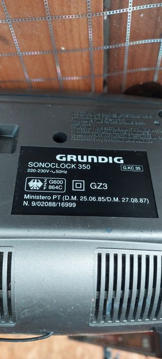 Vând radio Grundig sonoclock 350