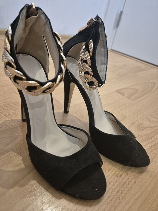 Дамски обувки на ток 37 номер.ново