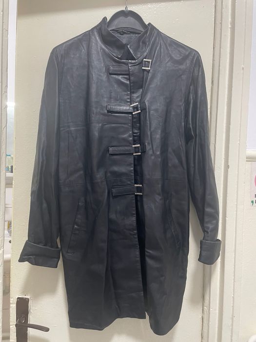 haina dama din piele treisferturi-neagra și  sacou alb cu negru