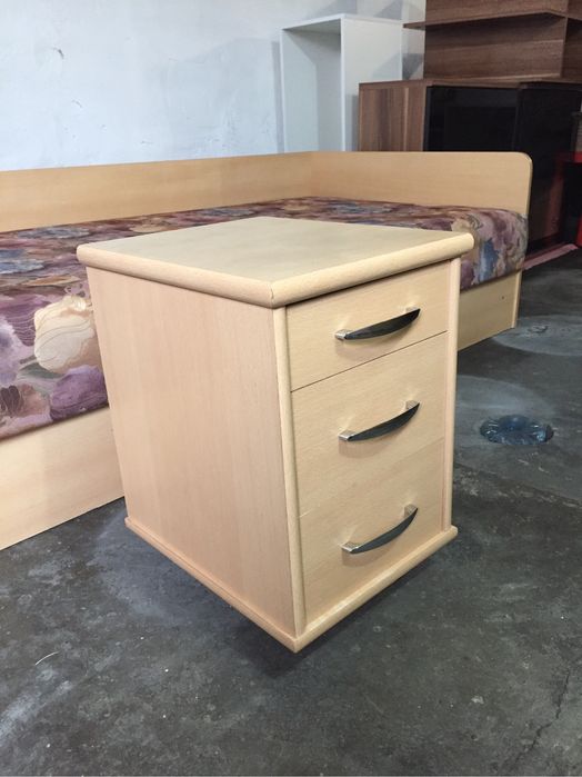Тумбочка прикроватная