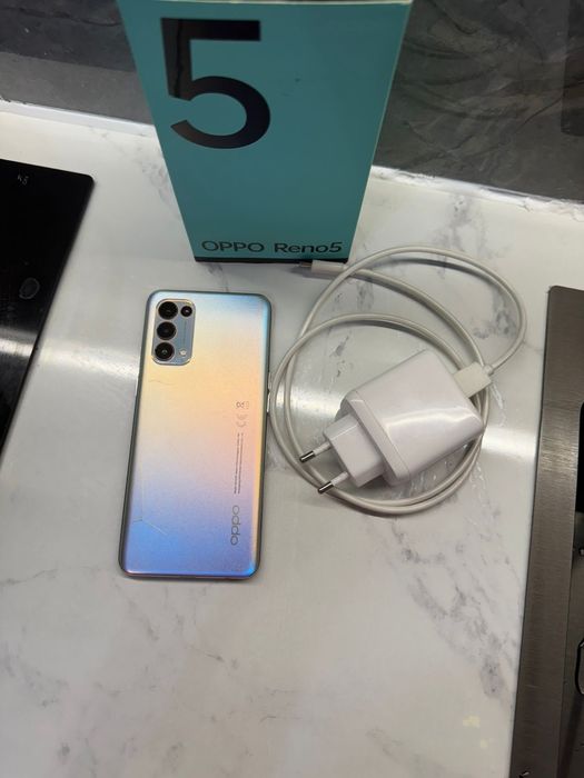 Продам смартфон Oppo reno 5