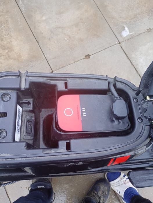 Vand scuter NIU ,folosit