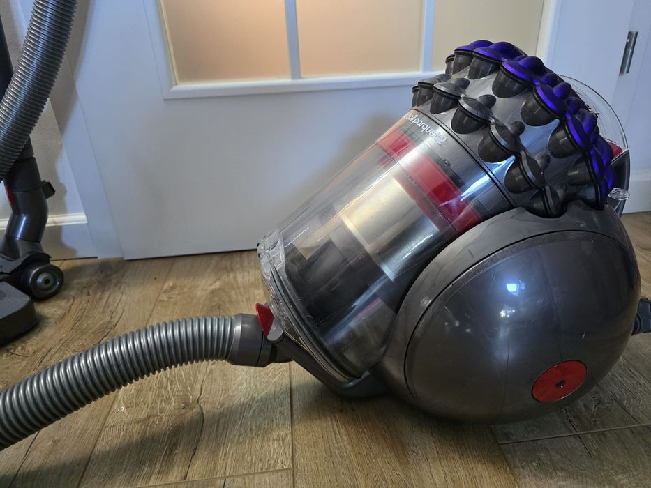 Vând Aspirator fără sac Dyson Big Ball Parquet 2