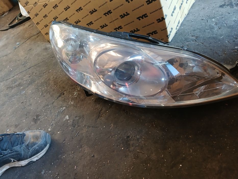 Фарове за пежо 407 ксенон