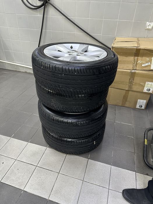 Продам диски с шинами(летние) R17