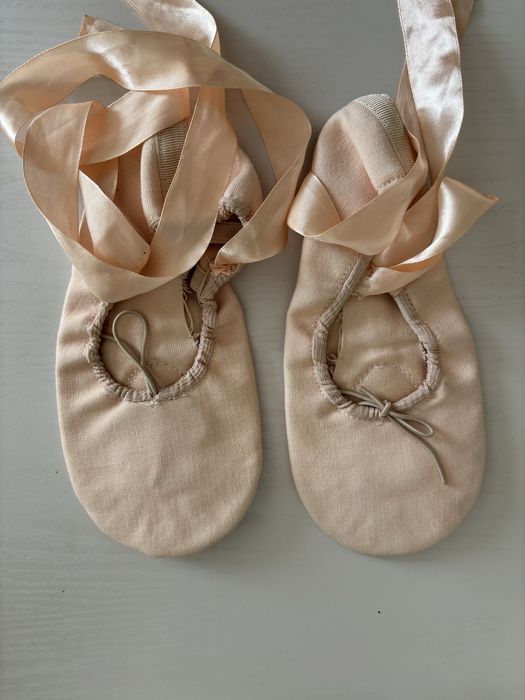 Продам чешки для девочек