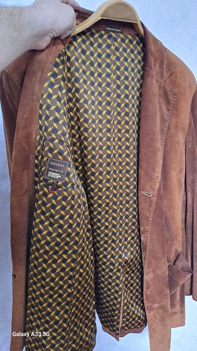 Отличный пиджак хорошего качества. Очень красиво смотрится.