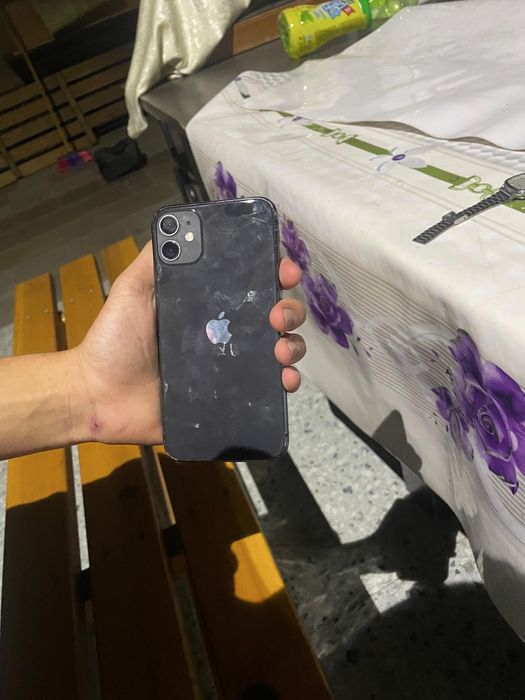 Iphone 11 в среднем состоянии