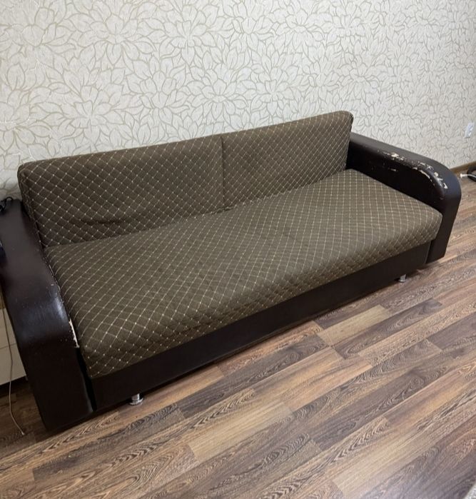 Продам диван недорого !