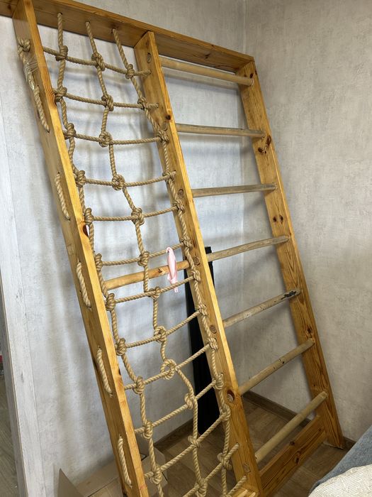 Деревянная шведская лестница