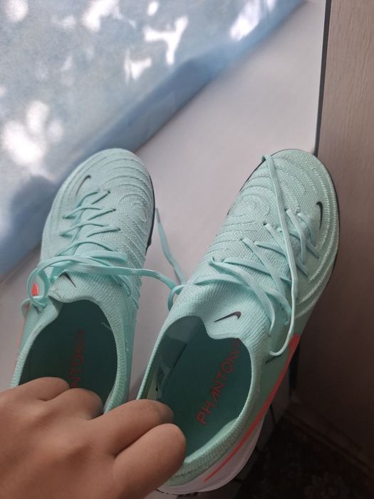 Nike Phantom GX.