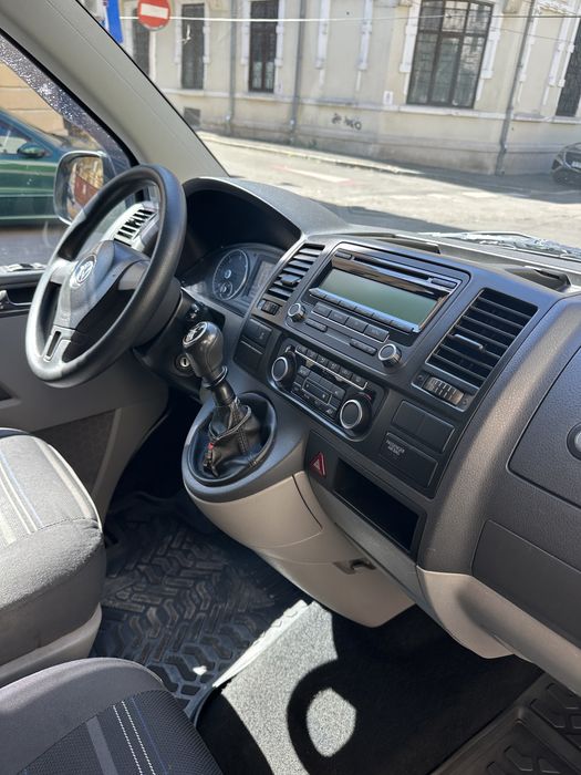 Volkswagen Caravelle T5  8+1 locuri