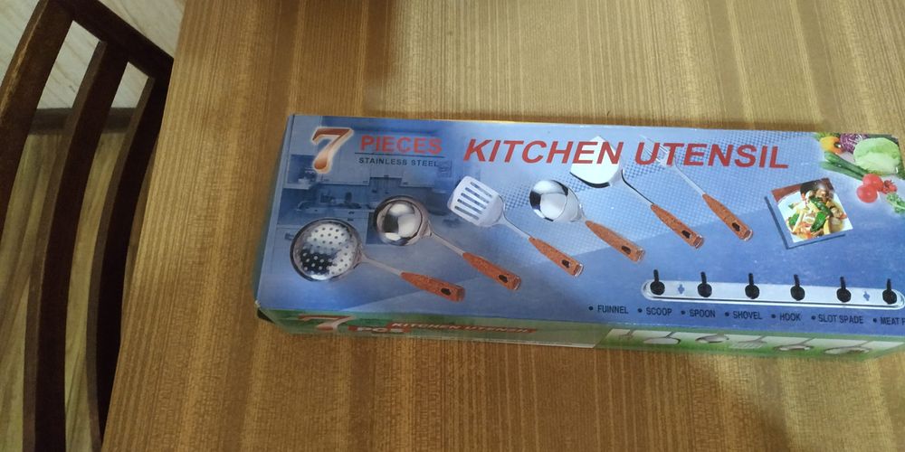 Два кухонных набора,с подставкой