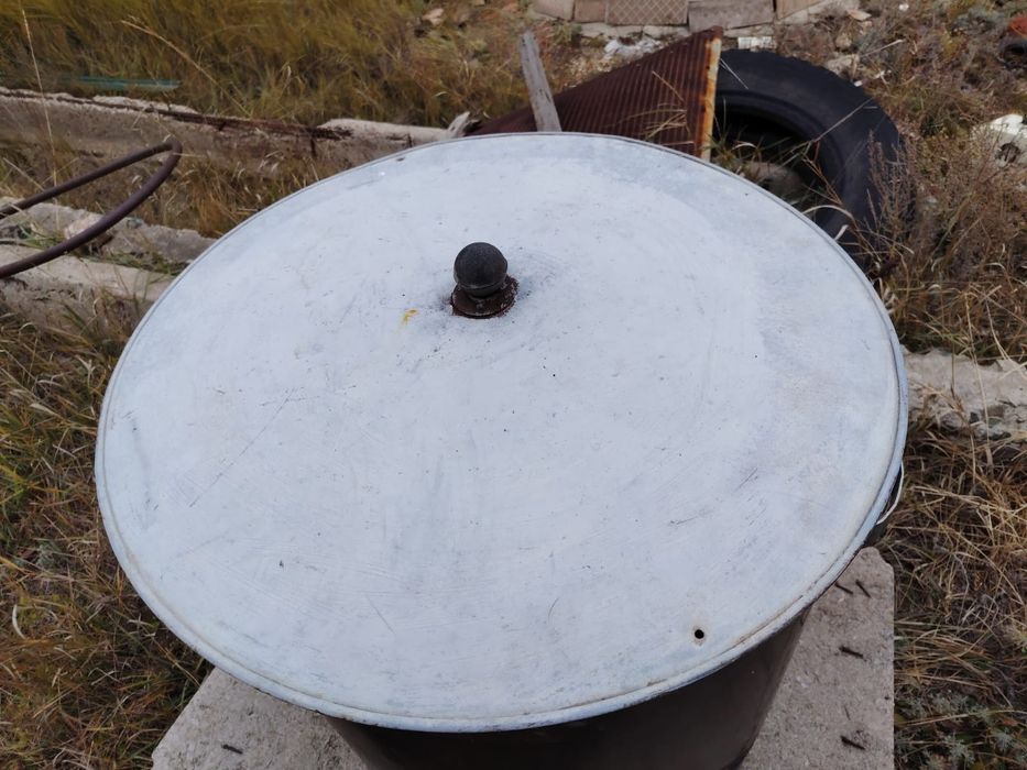 Продам  металлическую ёмкость