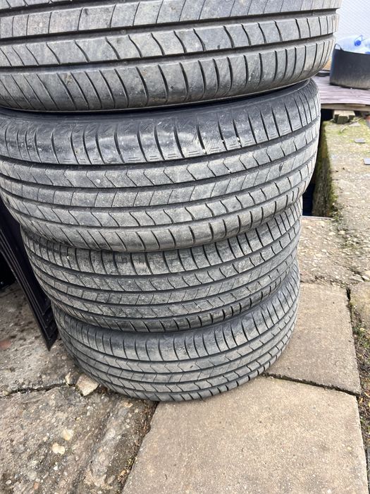 Anvelope Vara Kumho ecsta hs51 215 55 R18