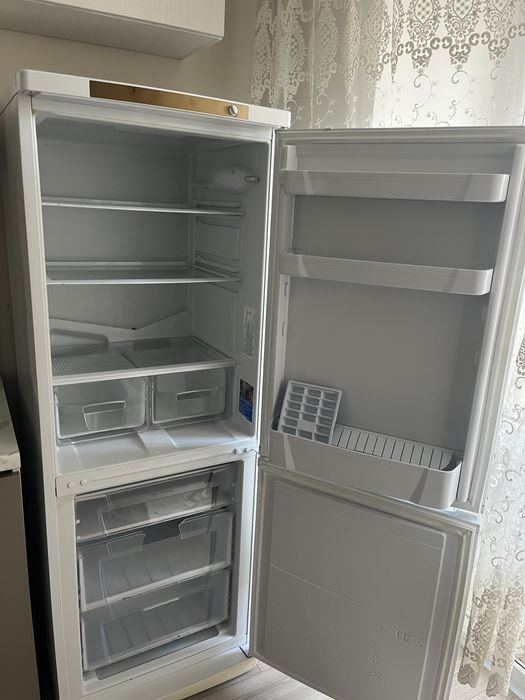 Холодильник Indesit