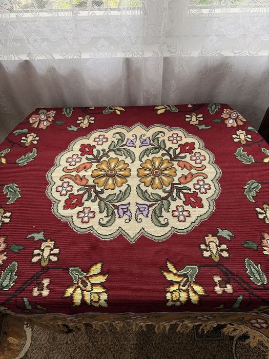 Fata de masa cusuta in chelin