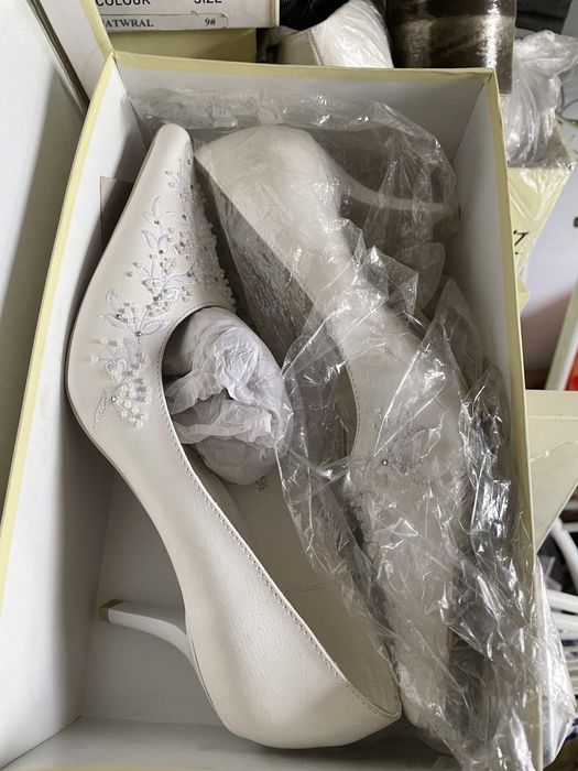 Туфли свадебные и сапожки