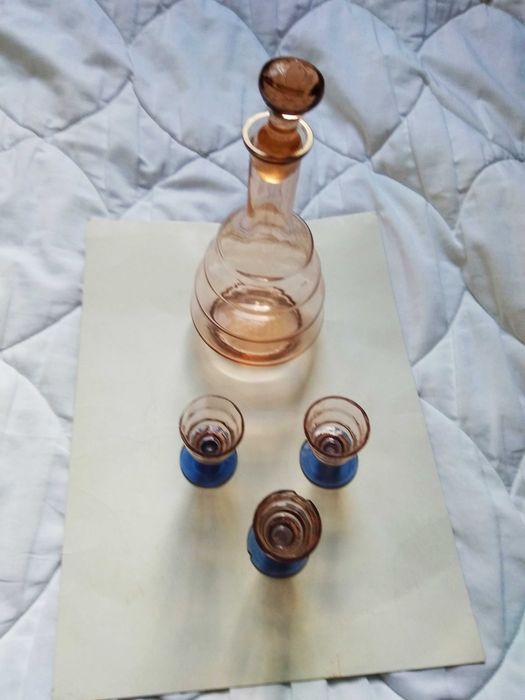 Продавам нови КЕРАМИЧНИ СЕРВИЗИ от соца за вино, ракия