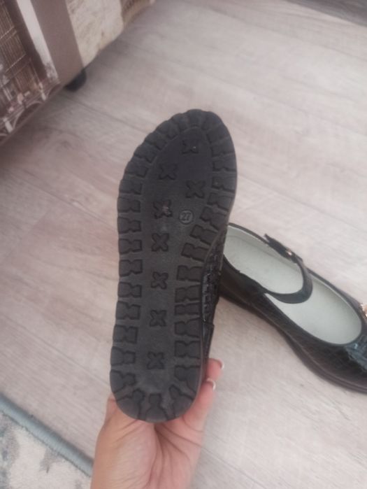 Продам детские туфельки