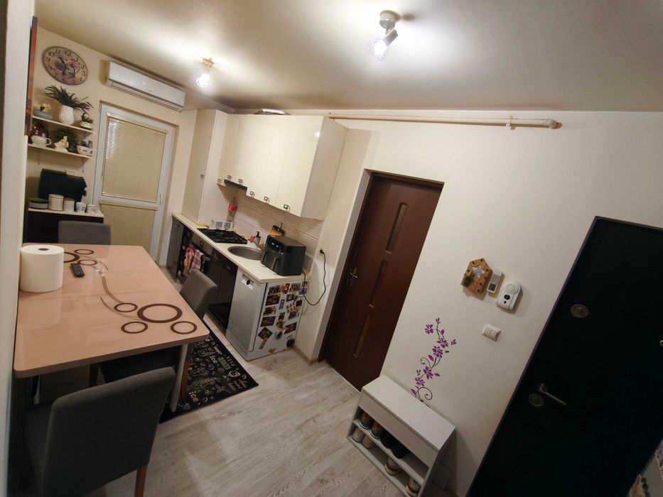 Apartament 2 camere decomandat de vânzare