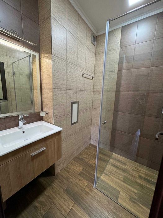 Тристаен апартамент Център