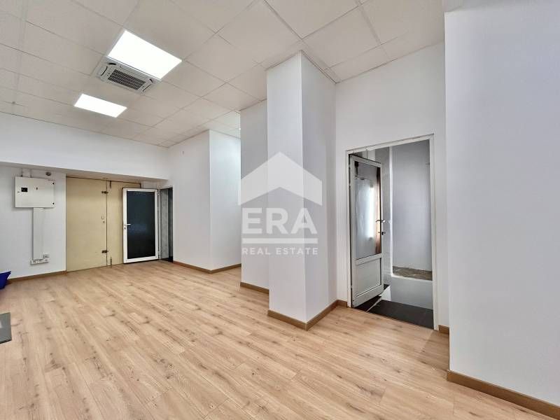 Дава се под наем Магазин в София, Гоце Делчев - 101 кв.м за 1800 € - Снимка #3