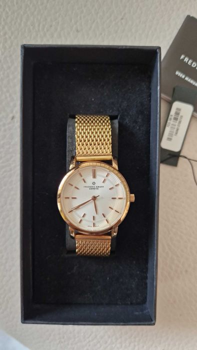 Аналогов часовник с релефен циферблат / Frederic Graff FCO-3918 36mm