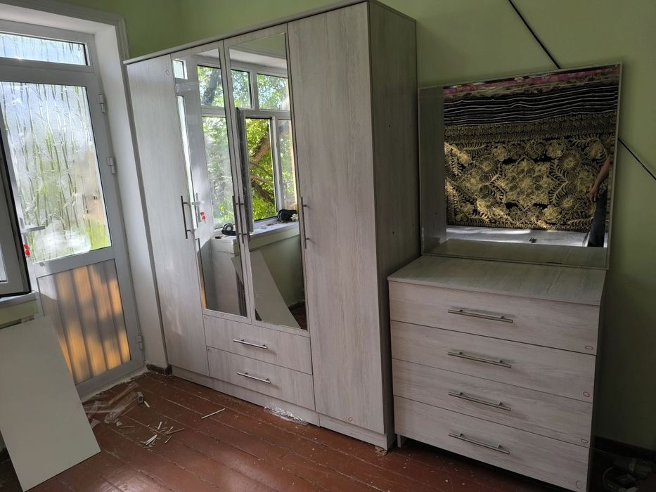 Shkaf sotiladi dastafka ustanovka bepul buladi