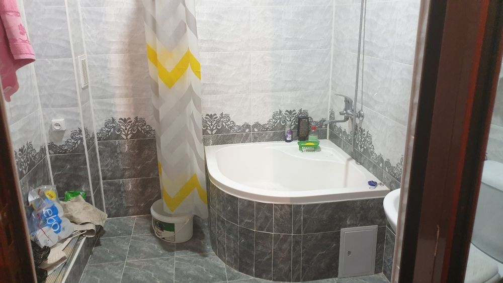 Урганч ш. 4 этажли дом 2 этажда +100 млн кредит бор квартира сотилади.