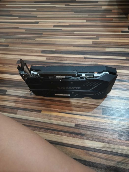 Vând placă video GTX 1650 super 4GB