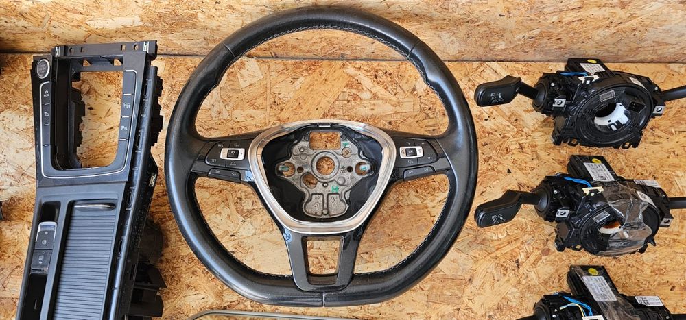 Accesorii bord Golf 7 volan / grile / oglindă / spirala / consolă bord