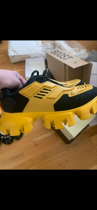 Кроссовки Prada желтые