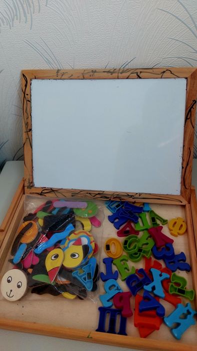 Магнитна двулицева дървена дъска с аксесоари